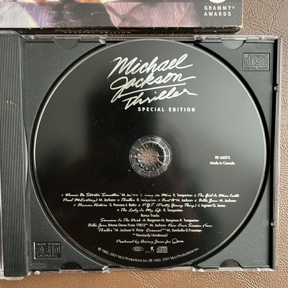 Thriller Special Edition CD Includes a Bonus track: Someone In The Dark - Picture 7 of 8